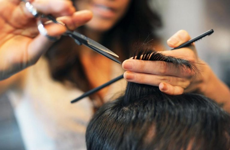11 Warning Signs of Bad Hair Salons