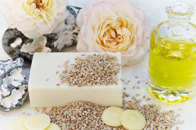 4 Simple Ingredients for a Moisturizing Bath that You Can Find on Amazon
